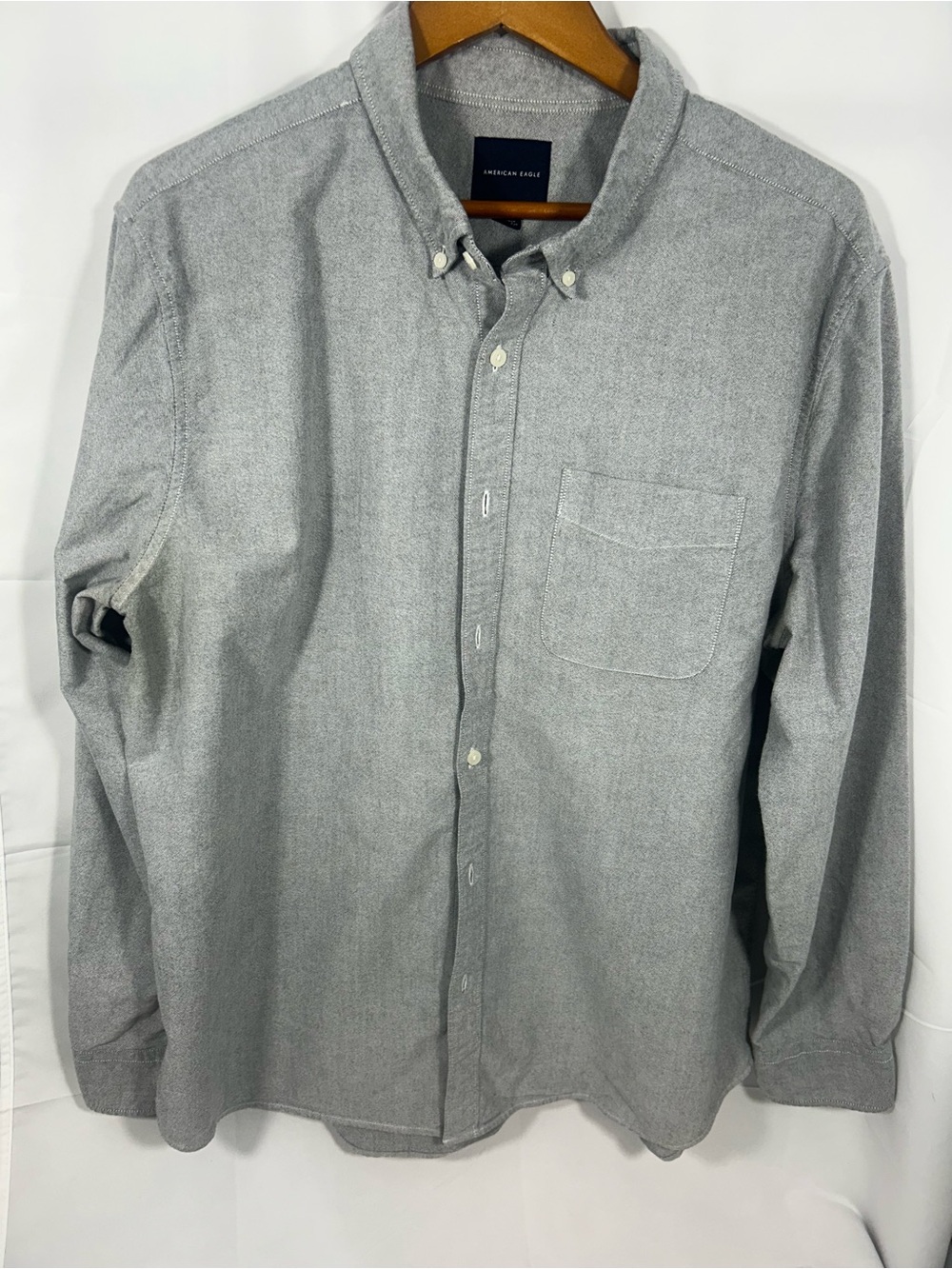 American Eagle Outfitters Men's Light Gray Button-Down Shirt